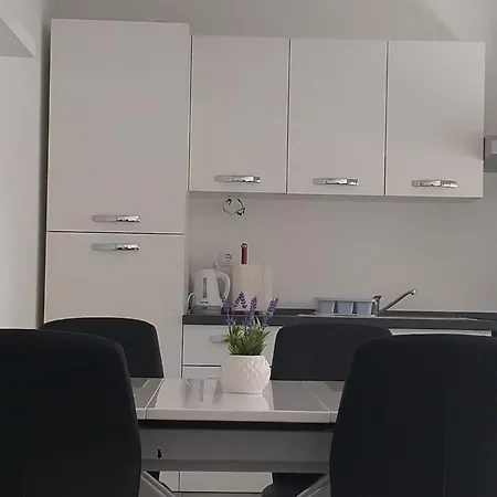 Sunrise Apartment *
